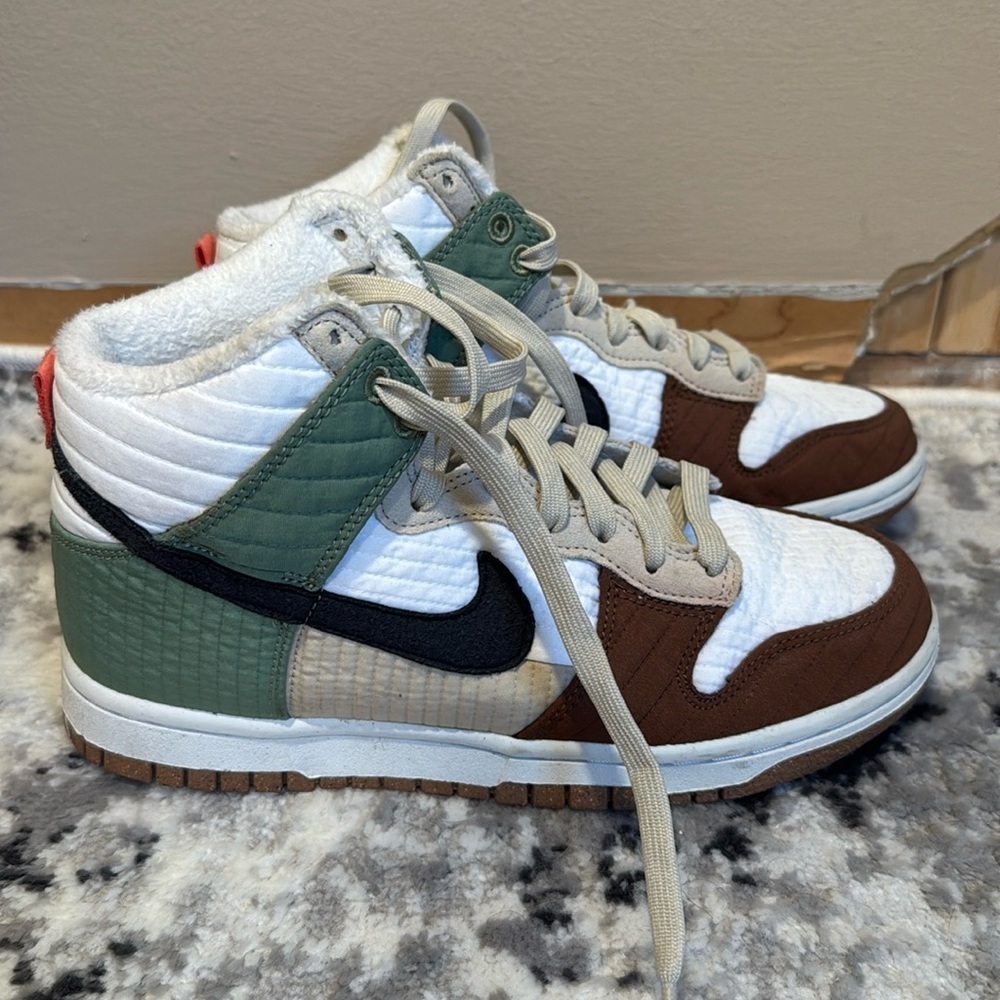 Nike dunks “toasty” with faux fur size 6.5 women’s